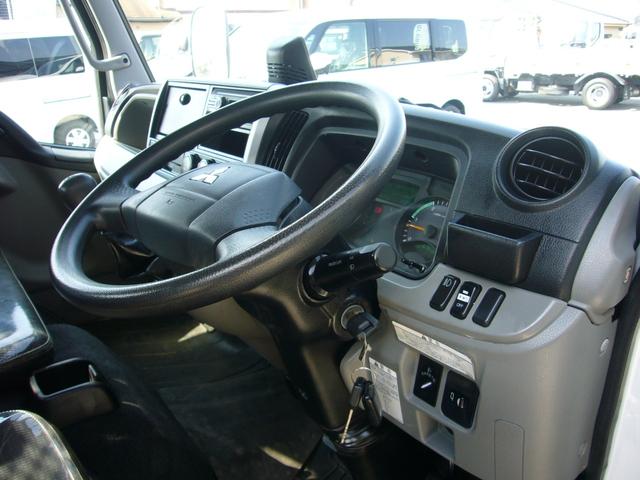 キャンター 全低床　２ｔ　５速ＭＴ　自動被害軽減ブレーキ　車線逸脱警報・横滑り防止装置　ＥＴＣ　キーレス　ＦＭＡＭラジオ　Ｂｔオーディオ　インフォメーションモニター　オーバーヘッドシェルフ　　荷台鉄板張り　荷台新塗装済（15枚目）