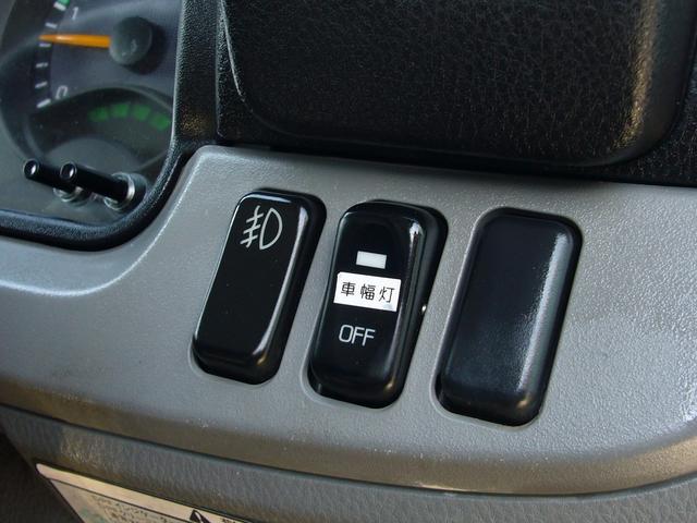 キャンター 全低床　２ｔ　５速ＭＴ　自動被害軽減ブレーキ　車線逸脱警報・横滑り防止装置　ＥＴＣ　キーレス　ＦＭＡＭラジオ　Ｂｔオーディオ　インフォメーションモニター　オーバーヘッドシェルフ　　荷台鉄板張り　荷台新塗装済（18枚目）