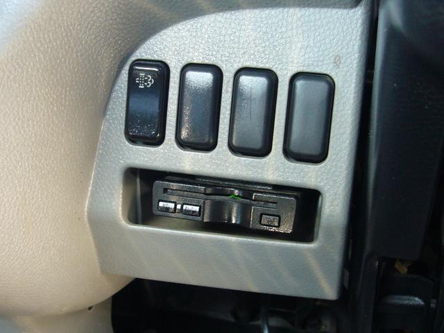 キャンター 全低床　２ｔ　５速ＭＴ　自動被害軽減ブレーキ　車線逸脱警報・横滑り防止装置　ＥＴＣ　キーレス　ＦＭＡＭラジオ　Ｂｔオーディオ　インフォメーションモニター　オーバーヘッドシェルフ　　荷台鉄板張り　荷台新塗装済（19枚目）