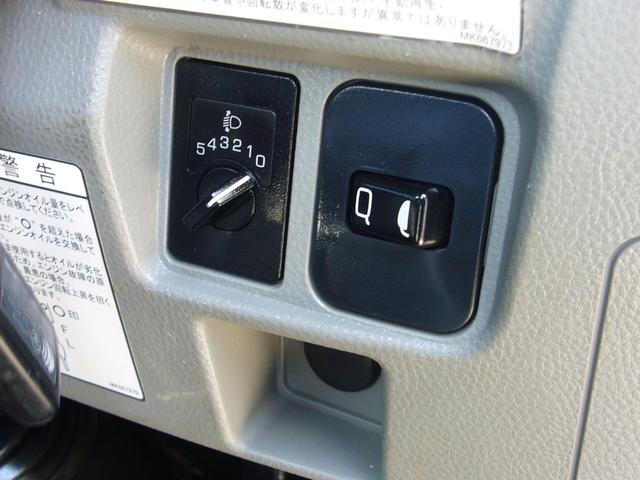 キャンター 全低床　２ｔ　５速ＭＴ　自動被害軽減ブレーキ　車線逸脱警報・横滑り防止装置　ＥＴＣ　キーレス　ＦＭＡＭラジオ　Ｂｔオーディオ　インフォメーションモニター　オーバーヘッドシェルフ　　荷台鉄板張り　荷台新塗装済（20枚目）