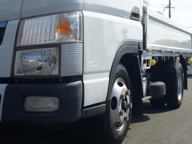 キャンター 全低床　２ｔ　５速ＭＴ　自動被害軽減ブレーキ　車線逸脱警報・横滑り防止装置　ＥＴＣ　キーレス　ＦＭＡＭラジオ　Ｂｔオーディオ　インフォメーションモニター　オーバーヘッドシェルフ　　荷台鉄板張り　荷台新塗装済（23枚目）