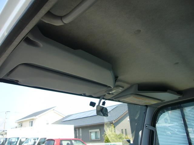 キャンター 全低床　２ｔ　５速ＭＴ　自動被害軽減ブレーキ　車線逸脱警報・横滑り防止装置　ＥＴＣ　キーレス　ＦＭＡＭラジオ　Ｂｔオーディオ　インフォメーションモニター　オーバーヘッドシェルフ　　荷台鉄板張り　荷台新塗装済（31枚目）