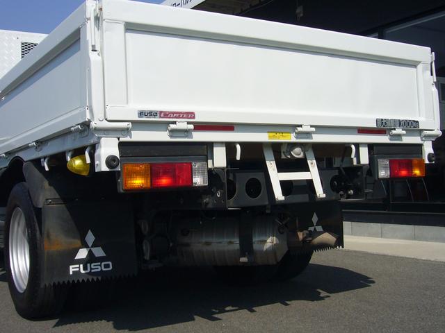 キャンター 全低床　２ｔ　５速ＭＴ　自動被害軽減ブレーキ　車線逸脱警報・横滑り防止装置　ＥＴＣ　キーレス　ＦＭＡＭラジオ　Ｂｔオーディオ　インフォメーションモニター　オーバーヘッドシェルフ　　荷台鉄板張り　荷台新塗装済（34枚目）