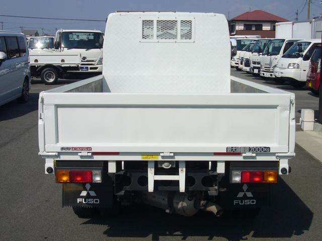 キャンター 全低床　２ｔ　５速ＭＴ　自動被害軽減ブレーキ　車線逸脱警報・横滑り防止装置　ＥＴＣ　キーレス　ＦＭＡＭラジオ　Ｂｔオーディオ　インフォメーションモニター　オーバーヘッドシェルフ　　荷台鉄板張り　荷台新塗装済（36枚目）