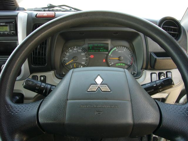 キャンター 全低床　２ｔ　５速ＭＴ　自動被害軽減ブレーキ　車線逸脱警報・横滑り防止装置　ＥＴＣ　キーレス　ＦＭＡＭラジオ　Ｂｔオーディオ　インフォメーションモニター　オーバーヘッドシェルフ　　荷台鉄板張り　荷台新塗装済（43枚目）