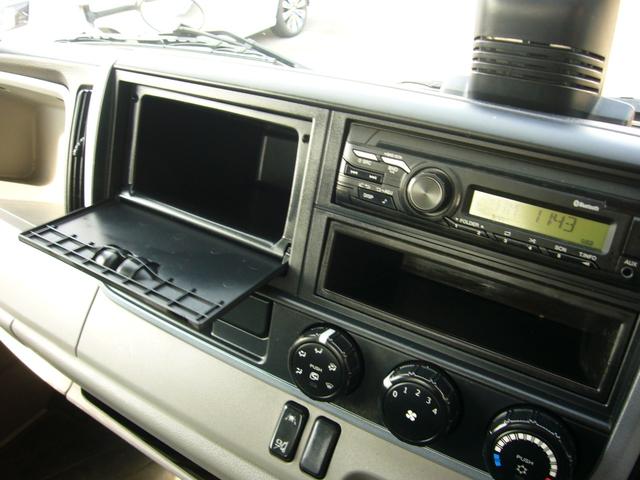 キャンター 全低床　２ｔ　５速ＭＴ　自動被害軽減ブレーキ　車線逸脱警報・横滑り防止装置　ＥＴＣ　キーレス　ＦＭＡＭラジオ　Ｂｔオーディオ　インフォメーションモニター　オーバーヘッドシェルフ　　荷台鉄板張り　荷台新塗装済（48枚目）