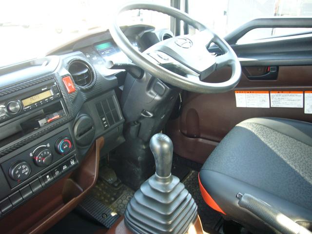 ヒノレンジャー ダンプ 3500kg 6速 FMAMラジオ Btオーディオ カラーインフォメーションモニター ETC 集中ドアロック 横滑り防止装置 オーバーヘッドシェルフ 電動ミラー LEDルームライト 荷台新塗装済み(5枚目)