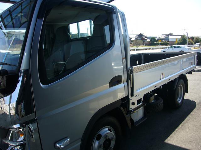 キャンター 全低床　カスタム　５速　ＥＴＣ　オートエアコン　自動被害軽減ブレーキ　車線逸脱警報　坂道発進補助装置　ＬＥＤヘッドライト　デジタルインナーミラー　革調シートカバー　サイドガードアクティブシステム　荷台新塗装済み（25枚目）