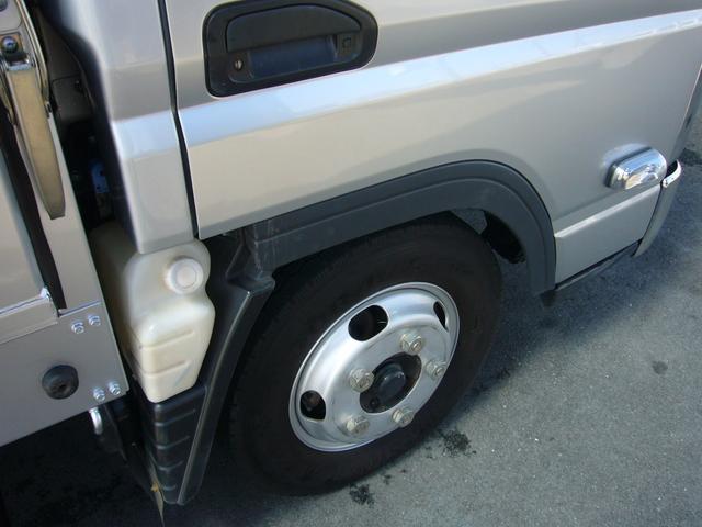 キャンター 全低床　カスタム　５速　ＥＴＣ　オートエアコン　自動被害軽減ブレーキ　車線逸脱警報　坂道発進補助装置　ＬＥＤヘッドライト　デジタルインナーミラー　革調シートカバー　サイドガードアクティブシステム　荷台新塗装済み（43枚目）