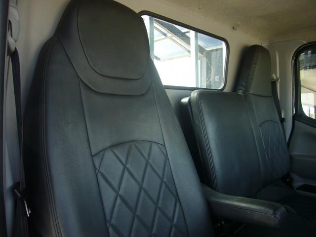 キャンター 全低床　カスタム　５速　ＥＴＣ　オートエアコン　自動被害軽減ブレーキ　車線逸脱警報　坂道発進補助装置　ＬＥＤヘッドライト　デジタルインナーミラー　革調シートカバー　サイドガードアクティブシステム　荷台新塗装済み（46枚目）