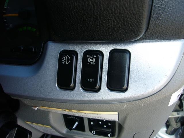 キャンター 全低床　カスタム　５速　ＥＴＣ　オートエアコン　自動被害軽減ブレーキ　車線逸脱警報　坂道発進補助装置　ＬＥＤヘッドライト　デジタルインナーミラー　革調シートカバー　サイドガードアクティブシステム　荷台新塗装済み（53枚目）