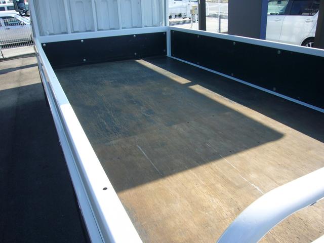 キャンター 1.5全低床 オートマ ナビ ETC Btオーディオ USBコード キーレス 自動被害軽減ブレーキ 車線逸脱警報・横滑り防止装置 坂道発進補助装置 アームレスト オーバーヘッドシェルフ フォグランプ 荷台新塗装済み(9枚目)