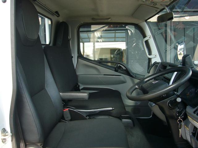 キャンター 1.5全低床 オートマ ナビ ETC Btオーディオ USBコード キーレス 自動被害軽減ブレーキ 車線逸脱警報・横滑り防止装置 坂道発進補助装置 アームレスト オーバーヘッドシェルフ フォグランプ 荷台新塗装済み(12枚目)