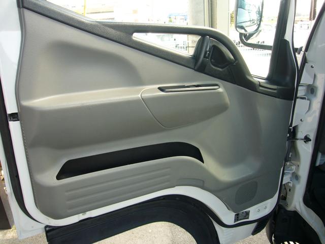 キャンター 1.5全低床 オートマ ナビ ETC Btオーディオ USBコード キーレス 自動被害軽減ブレーキ 車線逸脱警報・横滑り防止装置 坂道発進補助装置 アームレスト オーバーヘッドシェルフ フォグランプ 荷台新塗装済み(27枚目)