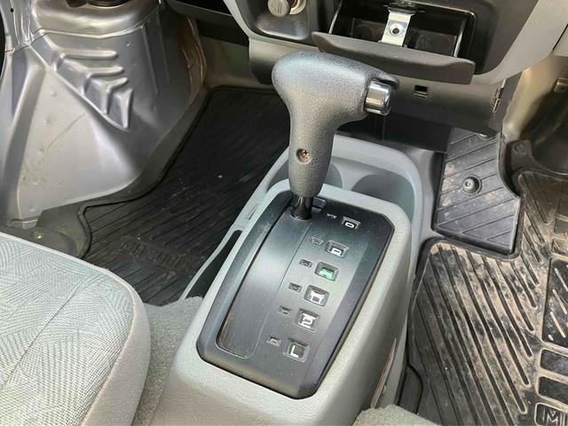 ミニキャブバン ＣＤ　４ＷＤ　軽バン　オートマ車　両側スライドドア　エアコン　パワーステアリング　運転席エアバッグ　最大積載量３５０ｋｇ（27枚目）