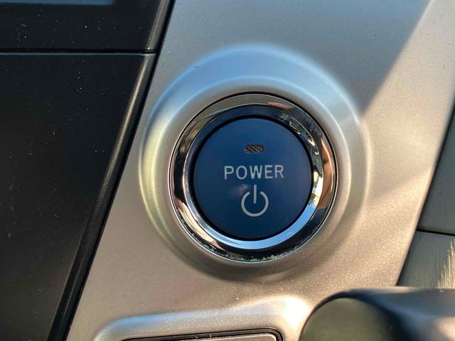 プリウスアルファ Ｓ　ＥＴＣ　バックカメラ　ナビ　アルミホイール　オートライト　スマートキー　電動格納ミラー　ＣＶＴ　盗難防止システム　衝突安全ボディ　ＡＢＳ　エアコン　パワーステアリング　パワーウィンドウ（9枚目）