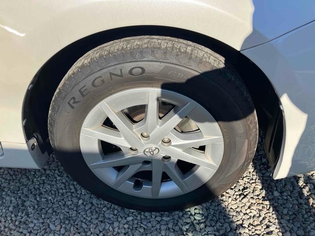 プリウスアルファ Ｓ　ＥＴＣ　バックカメラ　ナビ　アルミホイール　オートライト　スマートキー　電動格納ミラー　ＣＶＴ　盗難防止システム　衝突安全ボディ　ＡＢＳ　エアコン　パワーステアリング　パワーウィンドウ（23枚目）