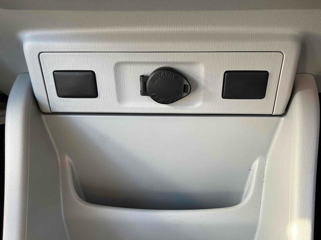 プリウスアルファ Ｓ　ＥＴＣ　バックカメラ　ナビ　アルミホイール　オートライト　スマートキー　電動格納ミラー　ＣＶＴ　盗難防止システム　衝突安全ボディ　ＡＢＳ　エアコン　パワーステアリング　パワーウィンドウ（40枚目）