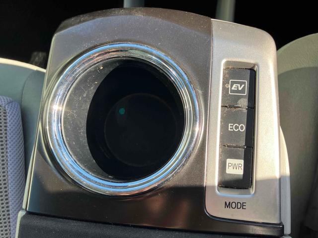 プリウスアルファ Ｓ　ＥＴＣ　バックカメラ　ナビ　アルミホイール　オートライト　スマートキー　電動格納ミラー　ＣＶＴ　盗難防止システム　衝突安全ボディ　ＡＢＳ　エアコン　パワーステアリング　パワーウィンドウ（42枚目）