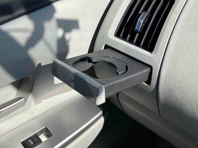 プリウスアルファ Ｓ　ＥＴＣ　バックカメラ　ナビ　アルミホイール　オートライト　スマートキー　電動格納ミラー　ＣＶＴ　盗難防止システム　衝突安全ボディ　ＡＢＳ　エアコン　パワーステアリング　パワーウィンドウ（47枚目）