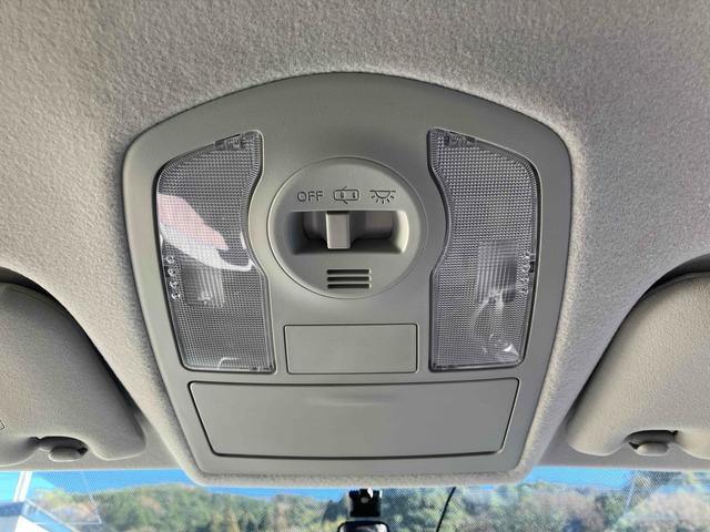 プリウスアルファ Ｓ　ＥＴＣ　バックカメラ　ナビ　アルミホイール　オートライト　スマートキー　電動格納ミラー　ＣＶＴ　盗難防止システム　衝突安全ボディ　ＡＢＳ　エアコン　パワーステアリング　パワーウィンドウ（49枚目）