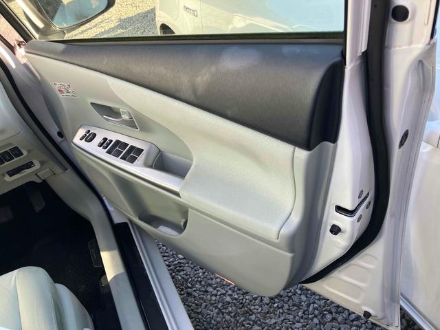 プリウスアルファ Ｓ　ＥＴＣ　バックカメラ　ナビ　アルミホイール　オートライト　スマートキー　電動格納ミラー　ＣＶＴ　盗難防止システム　衝突安全ボディ　ＡＢＳ　エアコン　パワーステアリング　パワーウィンドウ（57枚目）