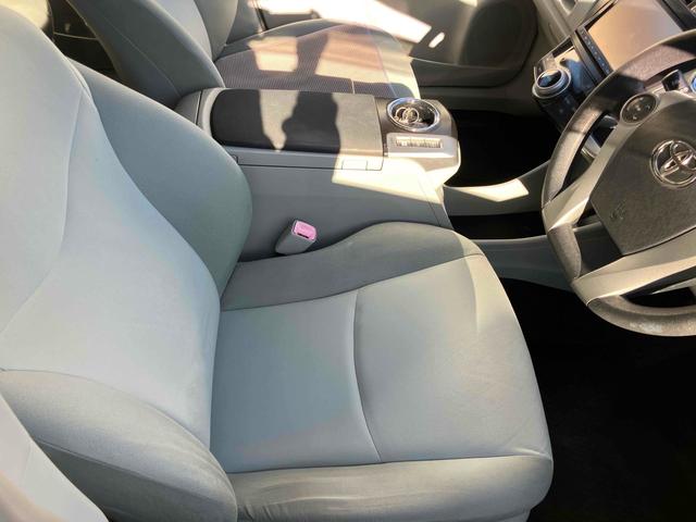 プリウスアルファ Ｓ　ＥＴＣ　バックカメラ　ナビ　アルミホイール　オートライト　スマートキー　電動格納ミラー　ＣＶＴ　盗難防止システム　衝突安全ボディ　ＡＢＳ　エアコン　パワーステアリング　パワーウィンドウ（61枚目）