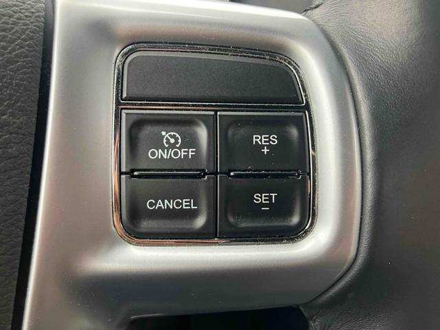 クライスラー・３００ ３００リミテッド　左ハンドル　ＥＴＣ　オートクルーズコントロール　アルミホイール　オートライト　ＡＴ　キーレスエントリー　ＣＤ　ＥＳＣ　エアコン　パワーステアリング（6枚目）