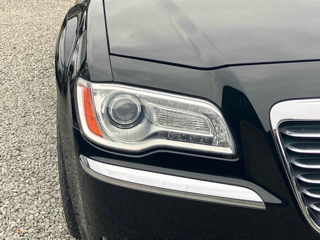 クライスラー・３００ ３００リミテッド　左ハンドル　ＥＴＣ　オートクルーズコントロール　アルミホイール　オートライト　ＡＴ　キーレスエントリー　ＣＤ　ＥＳＣ　エアコン　パワーステアリング（14枚目）