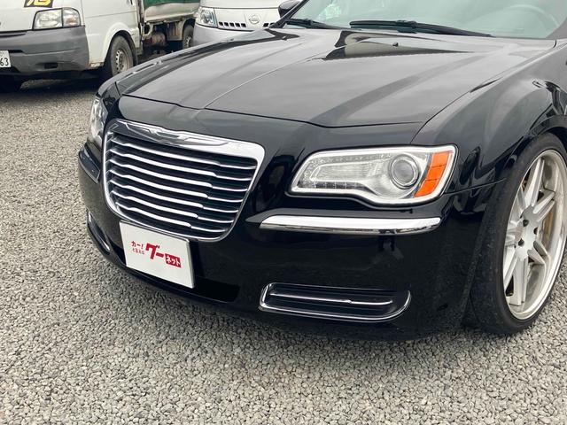 クライスラー・３００ ３００リミテッド　左ハンドル　ＥＴＣ　オートクルーズコントロール　アルミホイール　オートライト　ＡＴ　キーレスエントリー　ＣＤ　ＥＳＣ　エアコン　パワーステアリング（16枚目）