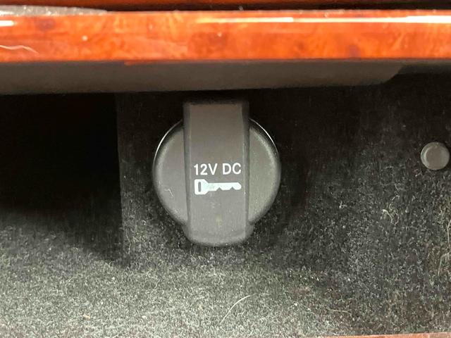 クライスラー・３００ ３００リミテッド　左ハンドル　ＥＴＣ　オートクルーズコントロール　アルミホイール　オートライト　ＡＴ　キーレスエントリー　ＣＤ　ＥＳＣ　エアコン　パワーステアリング（38枚目）