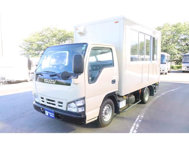 移動販売車 キッチンカー 新規架装車 フードトラック ディーゼル 3人乗り 新規架装車 新品コールドテーブル新品ステンレス収納台 新品2槽シンク 換気扇 カウンターテーブル 外部電源 ライト エアバッグ バックカメラ(17枚目)