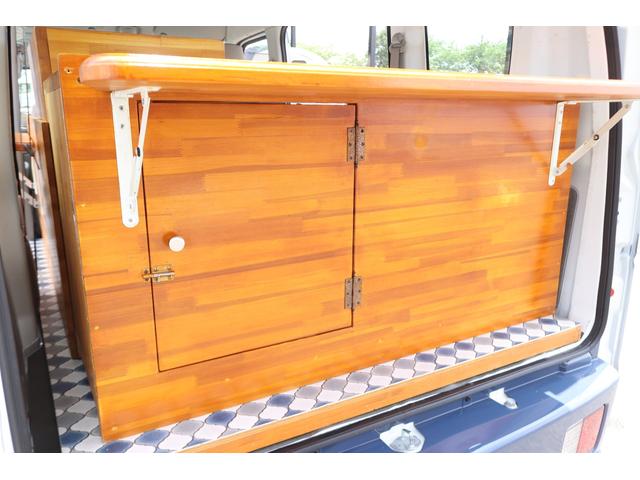 エブリイ 移動販売車 キッチンカー AT 2WD 再塗装済み シンク サイド・リヤ販売窓口 カウンターテーブル ホイールキャップ ポリタンク メニューボード 床板 4ナンバー 軽自動車 PS AC(7枚目)