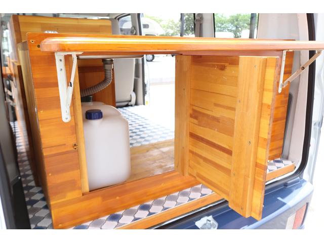 エブリイ 移動販売車 キッチンカー AT 2WD 再塗装済み シンク サイド・リヤ販売窓口 カウンターテーブル ホイールキャップ ポリタンク メニューボード 床板 4ナンバー 軽自動車 PS AC(8枚目)