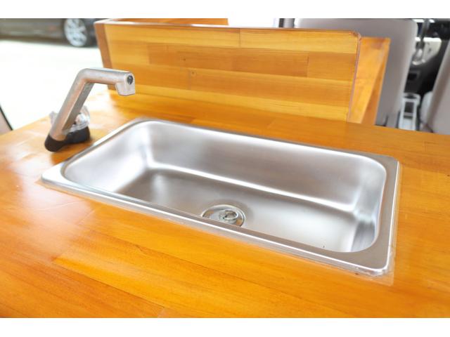 エブリイ 移動販売車 キッチンカー AT 2WD 再塗装済み シンク サイド・リヤ販売窓口 カウンターテーブル ホイールキャップ ポリタンク メニューボード 床板 4ナンバー 軽自動車 PS AC(11枚目)