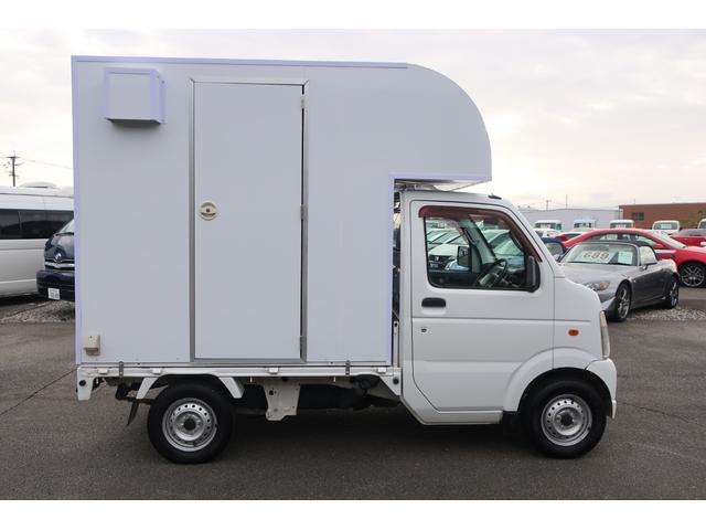 キャリイトラック 移動販売車　キッチンカー　８ナンバー　新規架装　２名乗車　跳ね上げ式販売カウンター　サッシ窓　カウンターテーブル　２槽シンク　給排水１００Ｌタンク　換気扇　外部電源　サイドリヤ販売カウンター　サッシ窓　跳ね上げ式カウンター　ＡＴ（22枚目）