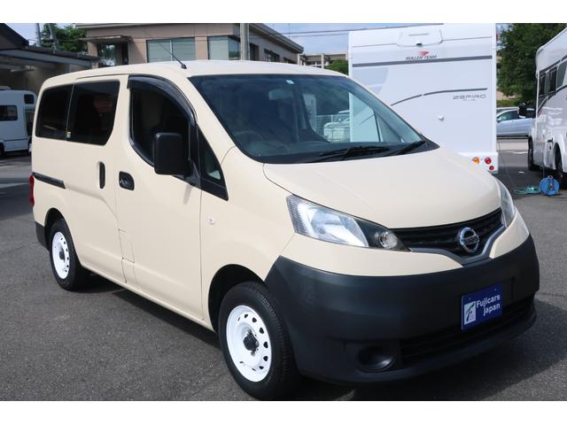 ＮＶ２００バネットバン 移動販売車　キッチンカー　２名乗車　新規架装　全塗装済み　２槽シンク　１００Ｌ給排水タンク　ガーデンパラソル　外部電源　１００Ｖコンセント　Ｌ字カウンター　カウンターテーブル　純正ナビ　ＥＴＣ　両側スライドドア　キーレス（18枚目）