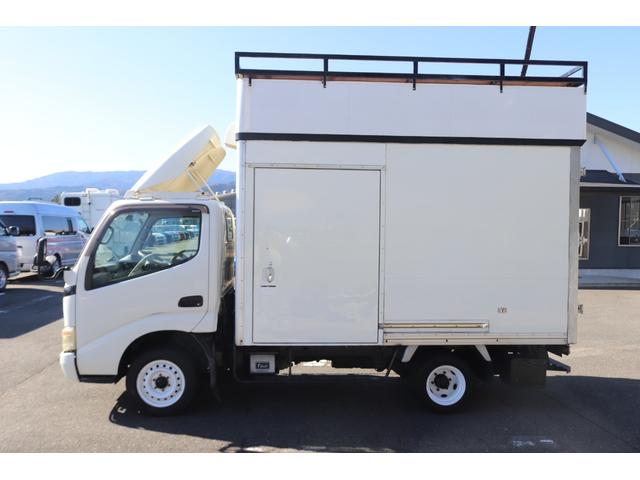 ダイナトラック 移動販売車　キッチンカー　フードトラック　３名乗車　８ナンバー　加工車登録可　トリプルシンク　オーニングテント　キャリールーフ　カウンターテーブル　１０００Ｗインバーター　ＬＥＤ照明　外部電源　１００Ｖコンセント（37枚目）