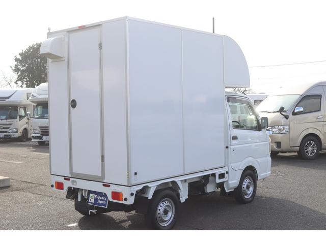 キャリイトラック 移動販売車　キッチンカー　８ナンバー　３槽シンク　冷凍冷蔵庫　給排水１００Ｌ　換気扇　扇風機　外部電源　カウンターテーブル　ワンオーナー　ライディングレール　ミラー型前後ドラレコ　コンセント販売窓（18枚目）