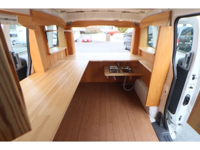 NV200バネットバン 移動販売車 8ナンバー登録 2槽シンク カウンターテーブル 外部電源 室内コンセント パラソル 純正ナビ フルセグ Bluetooth ETC キーレス キッチンカー ケータリングカー(2枚目)