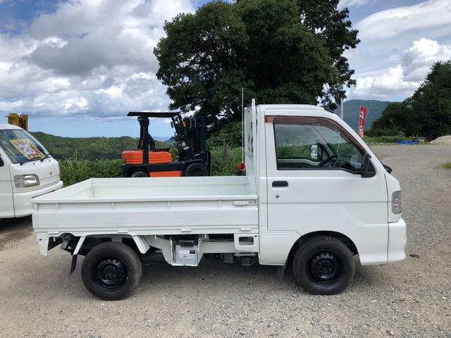 ハイゼットトラック(ダイハツ) 軽トラック オートマ車 エアコン 修復歴無し 三方開 ラジオ 2名乗り ドアバイザー S200P 積載量350kg ホワイトの中古車詳細 | 中古車検索ならKuruTown(クルタウン) ハイゼットトラック(ダイハツ) 軽トラック オートマ車 エアコン 修復歴無し 三方開 ラジオ 2名乗り ドアバイザー S200P 積載量350kg ホワイトの中古車詳細 | 中古車検索ならKuruTown(クルタウン)