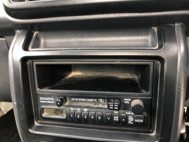 ハイゼットトラック スペシャル　４ＷＤ　ＭＴ　エアコン　パワステ　レザーシートカバー新品　ボディー・フレーム全塗装済み（5枚目）