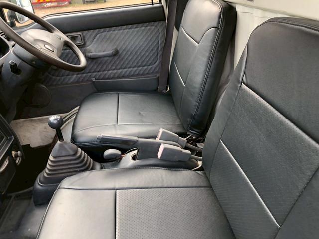 ハイゼットトラック 4WD デフロック付き 5速MT エアコン パワステ レザーシート新品 ボディー・フレーム全塗装済み(6枚目)