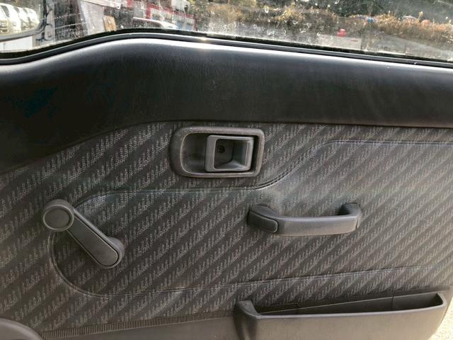 ハイゼットトラック 4WD デフロック付き 5速MT エアコン パワステ レザーシート新品 ボディー・フレーム全塗装済み(20枚目)