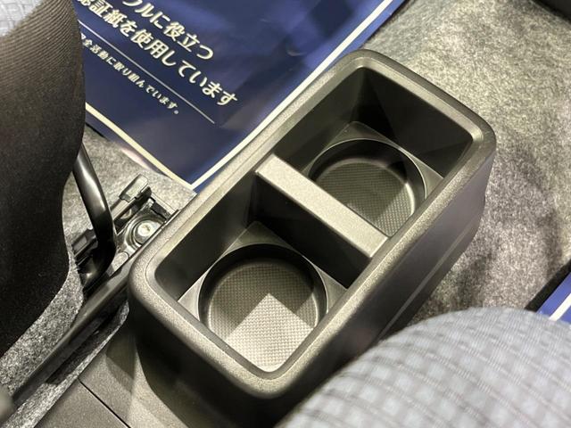 L 禁煙車 CDオーディオ 衝突軽減ブレーキ オートハイビーム シートヒーター 車線逸脱警報機能 誤発進抑制装置 アイドリングストップ クリアランスソナー オートライト 盗難防止装置 AUX(46枚目)