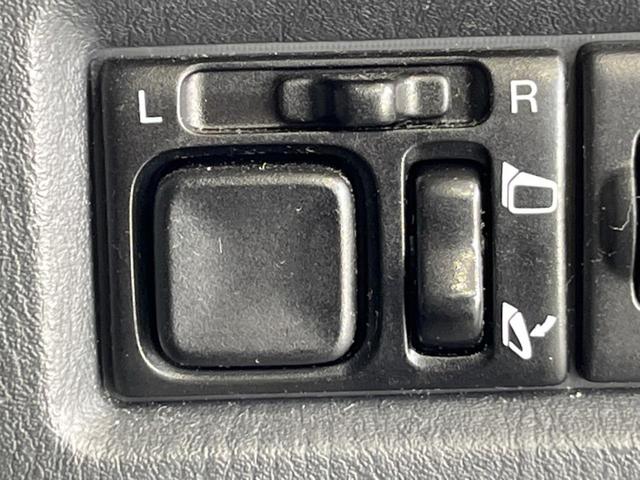 ランドベンチャー 禁煙車 ターボ SDナビ フルセグTV Bluetooth ETC リフトアップ ハーフレザーシート フロントフォグ 純正16インチAW プライバシーガラス 盗難防止装置 DVD再生 電動格納ミラー(6枚目)