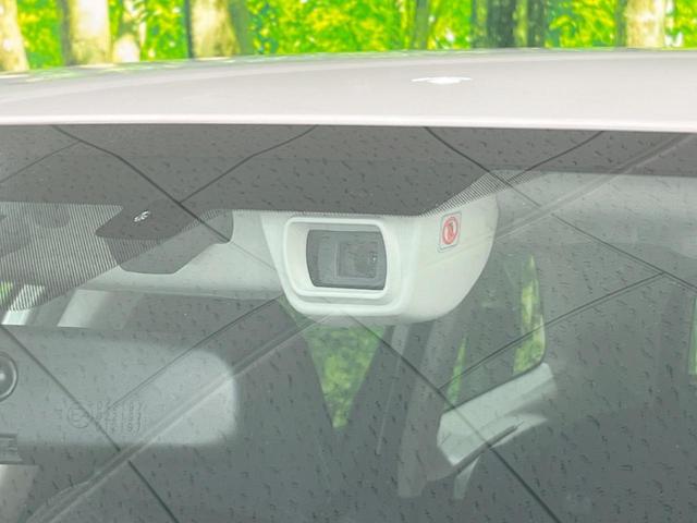 フォレスター アドバンス　ナビ　衝突軽減装置　レーダークルーズ　バックカメラ　オートエアコン　スマートキー　ＬＥＤヘッド　純正１８インチアルミホイール　プライバシーガラス　盗難防止装置　電動格納ミラー　横滑防止装置（4枚目）