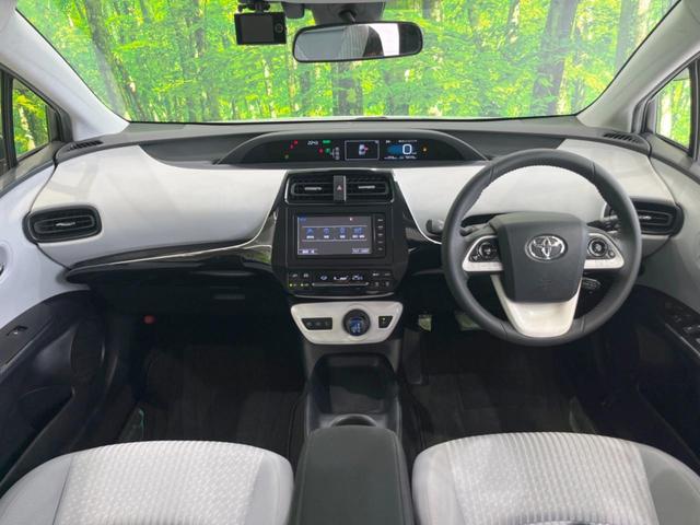 プリウス Ｓ　純正ナビ　バックカメラ　衝突軽減装置　禁煙車　ドライブレコーダー　レーンキープアシスト　スマートキー　ＬＥＤヘッドライト　ＥＴＣ　クルーズコントロール　オートマチックハイビーム　オートライト（2枚目）