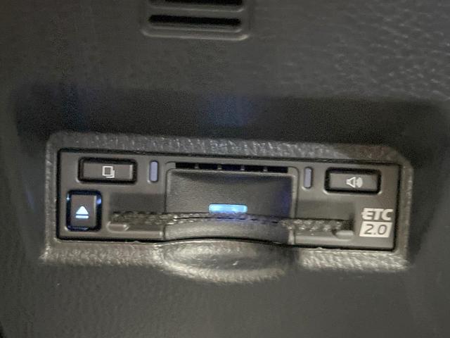 ヴォクシー Ｓ－Ｚ　ナビ付純正１０．５インチディスプレイオーディオ　両側電動スライド　バックカメラ　衝突軽減　レーダークルーズ　禁煙車　ハーフレザーシート　コーナーセンサー　ＬＥＤヘッド　ＥＴＣ２．０　オートハイビーム（6枚目）