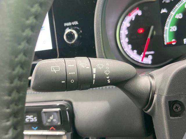 ヴォクシー Ｓ－Ｚ　ナビ付純正１０．５インチディスプレイオーディオ　両側電動スライド　バックカメラ　衝突軽減　レーダークルーズ　禁煙車　ハーフレザーシート　コーナーセンサー　ＬＥＤヘッド　ＥＴＣ２．０　オートハイビーム（35枚目）